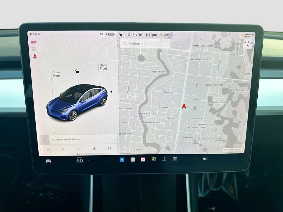 2019 Tesla Model 3 Performance - Image 13 of 21
