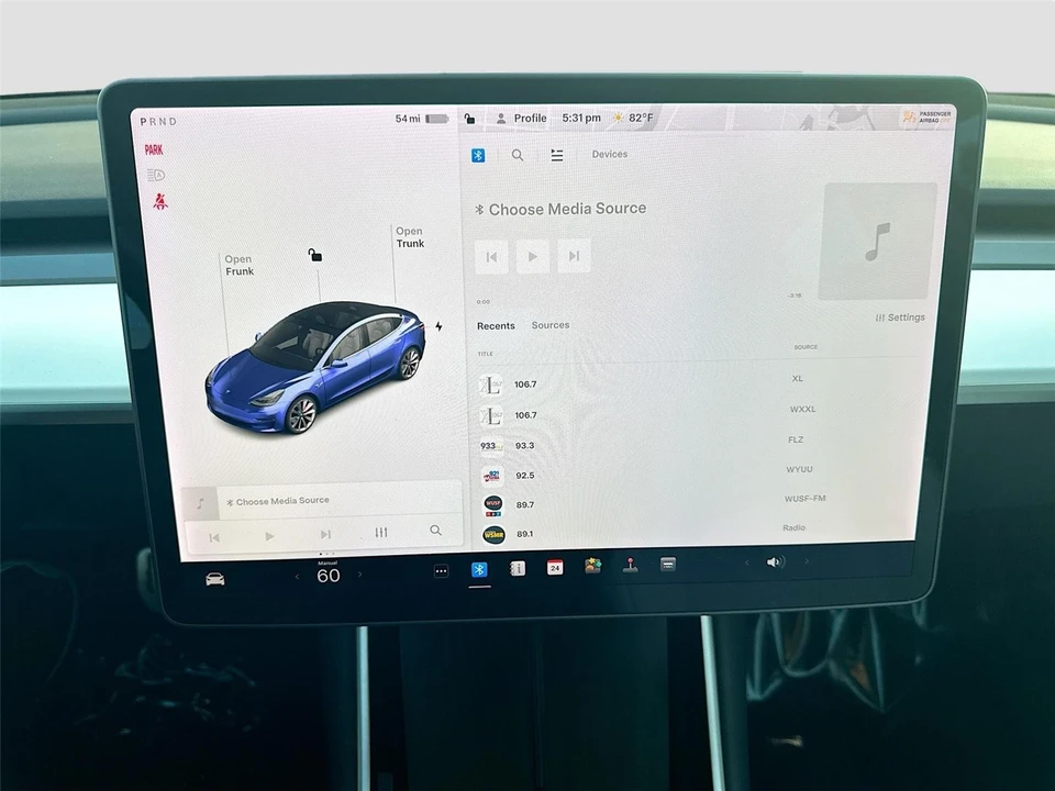2019 Tesla Model 3 Performance - Image 15 of 21