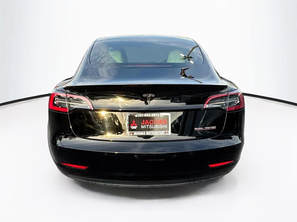 2019 Tesla Model 3 Performance - Image 11 of 14