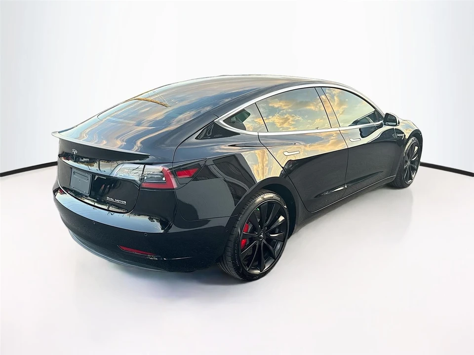 2019 Tesla Model 3 Performance - Image 7 of 21