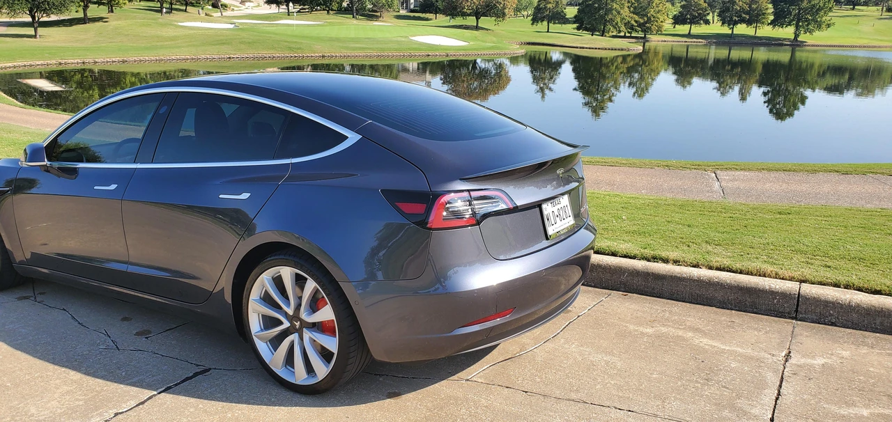 2019 Tesla Model 3 Performance - Image 20 of 31