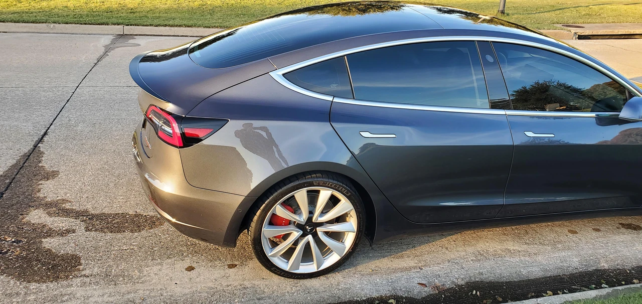 2019 Tesla Model 3 Performance - Image 27 of 31