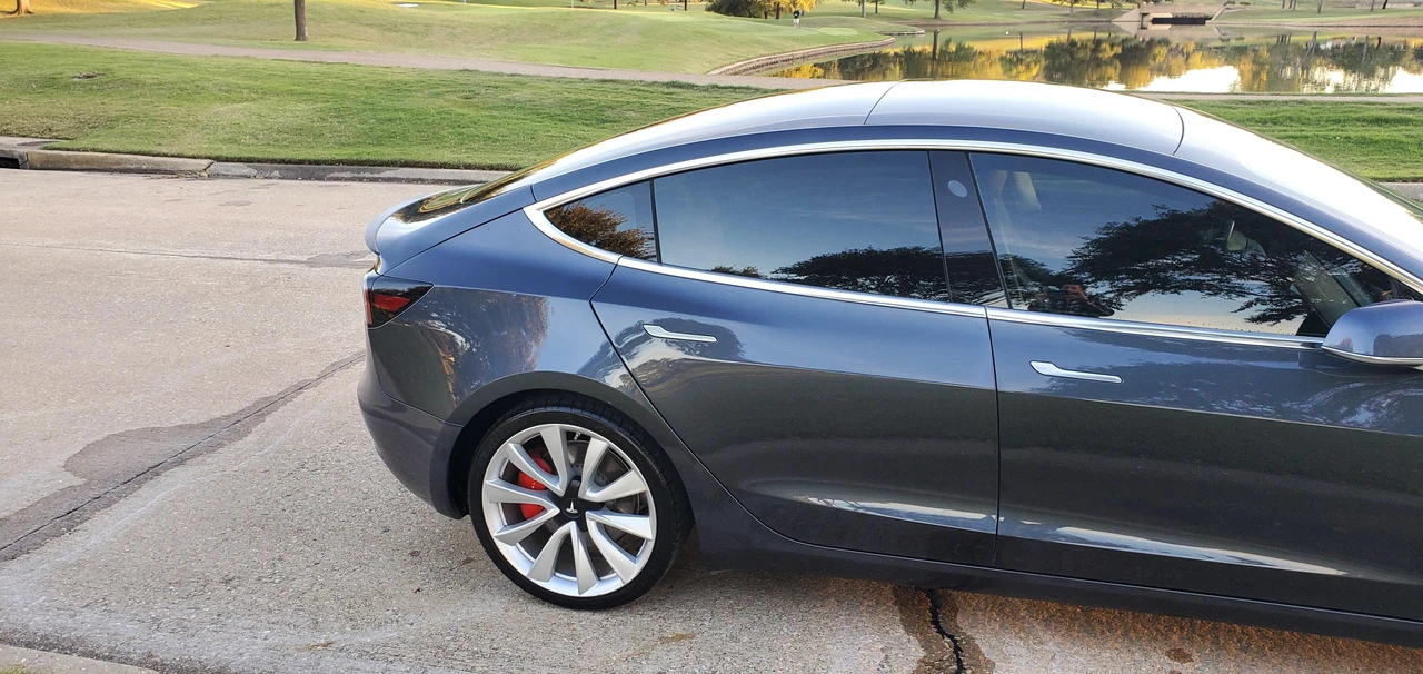 2019 Tesla Model 3 Performance - Image 29 of 31