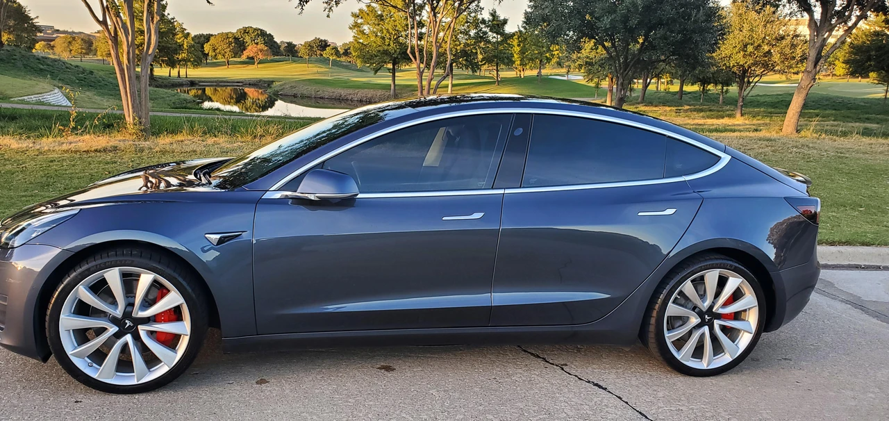 2019 Tesla Model 3 Performance - Image 13 of 31