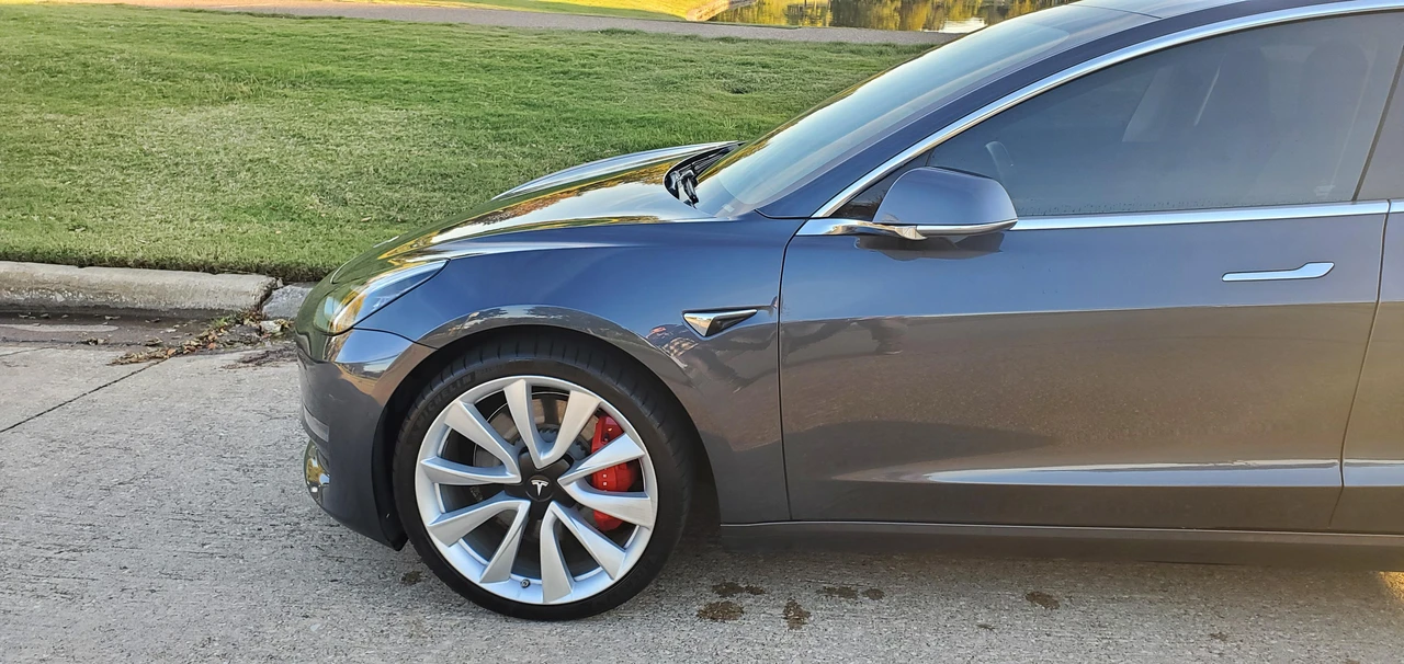 2019 Tesla Model 3 Performance - Image 14 of 31