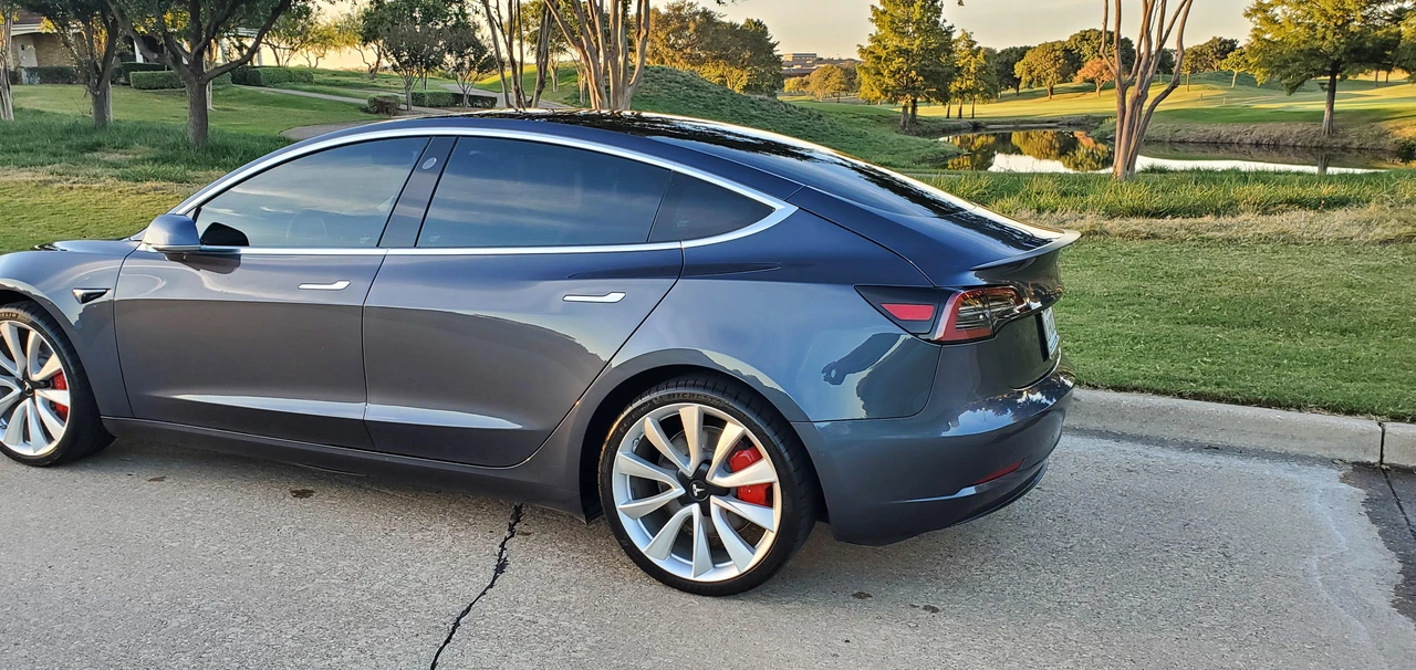 2019 Tesla Model 3 Performance - Image 18 of 31