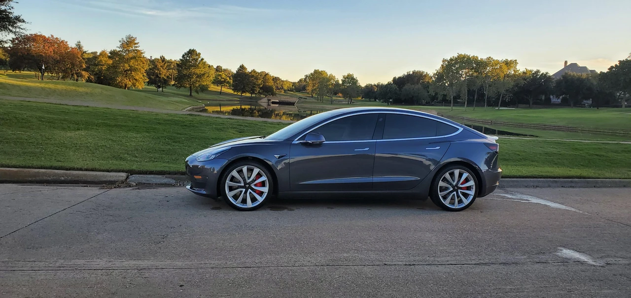 2019 Tesla Model 3 Performance - Image 11 of 31