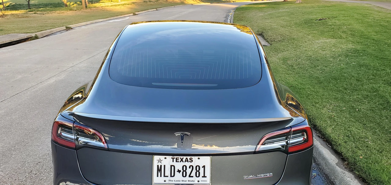 2019 Tesla Model 3 Performance - Image 23 of 31