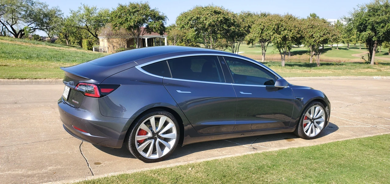 2019 Tesla Model 3 Performance - Image 25 of 31