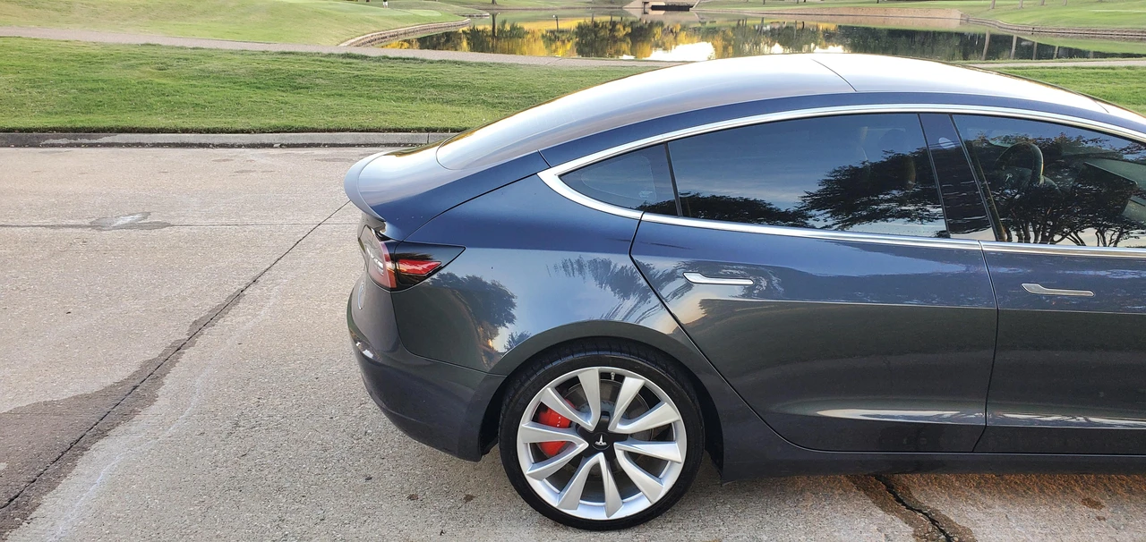 2019 Tesla Model 3 Performance - Image 28 of 31