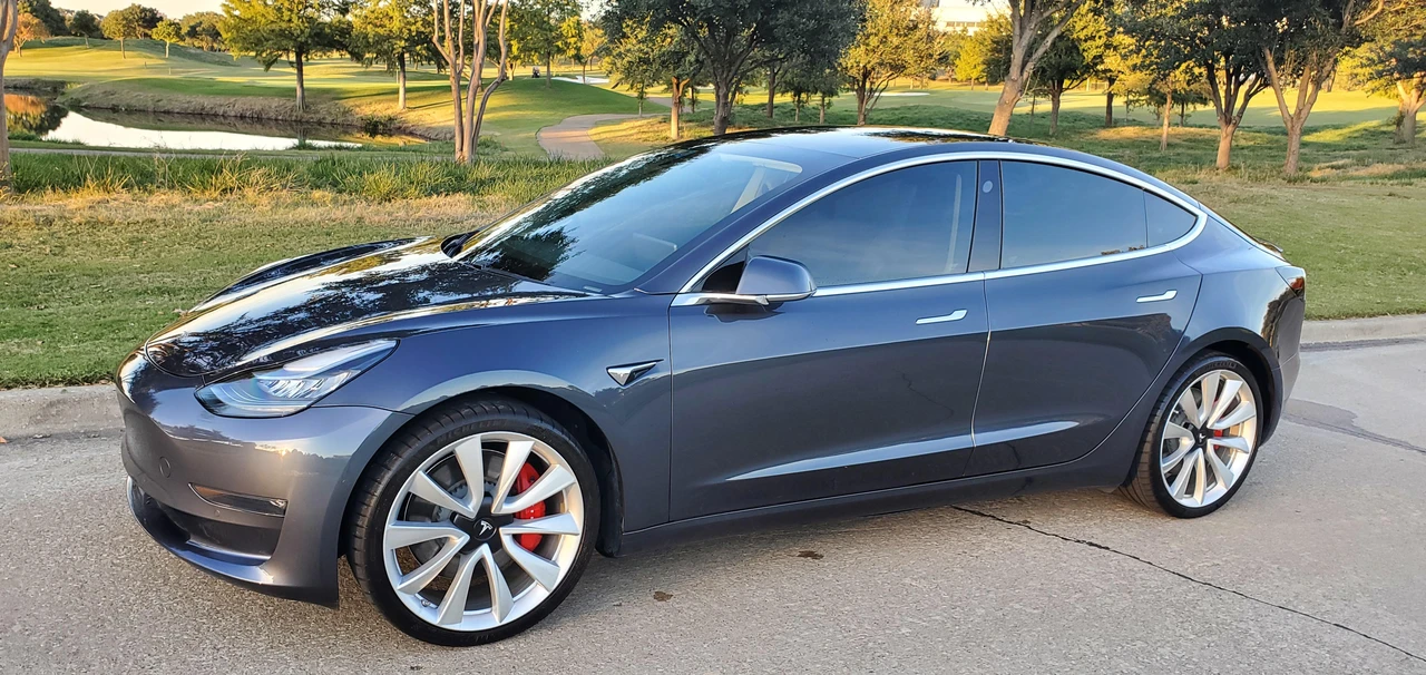 2019 Tesla Model 3 Performance - Image 10 of 31