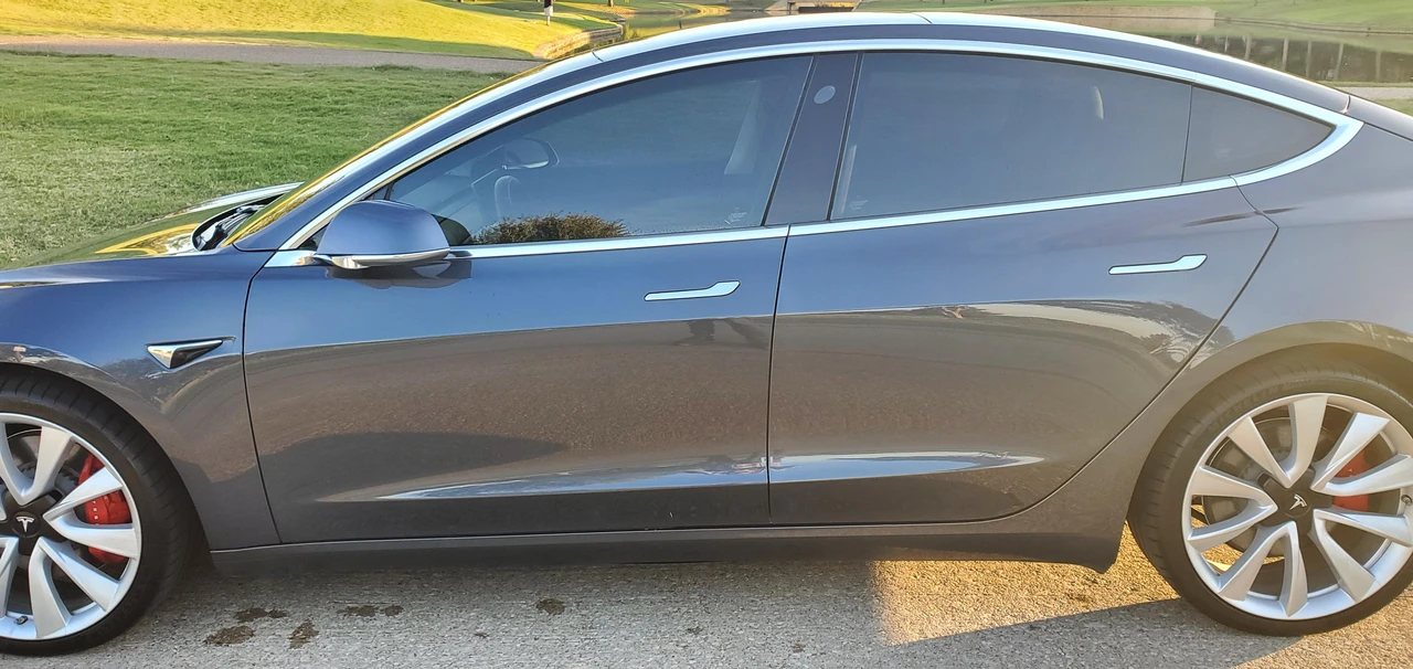 2019 Tesla Model 3 Performance - Image 15 of 31