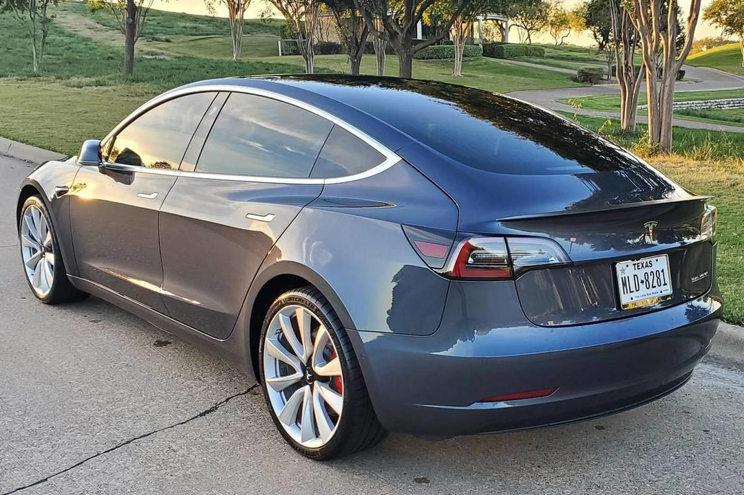 2019 Tesla Model 3 Performance - Image 3 of 31