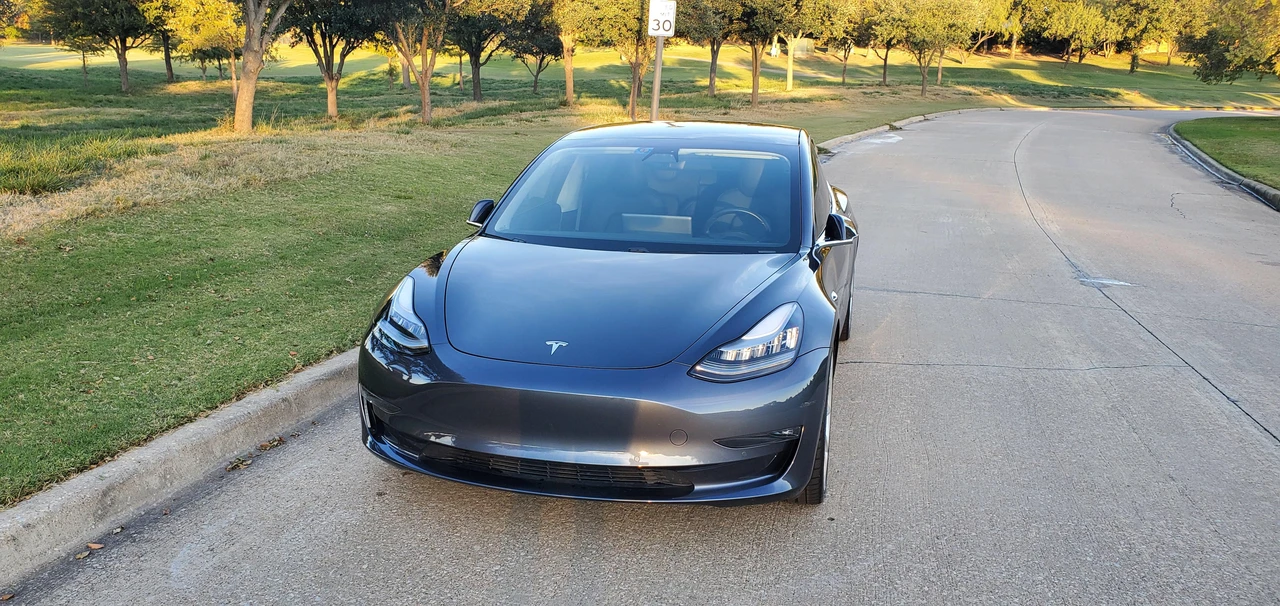2019 Tesla Model 3 Performance - Image 8 of 31