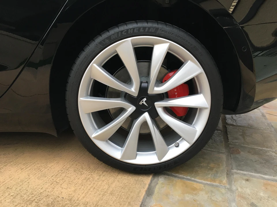 2019 Tesla Model 3 Performance - Image 17 of 31