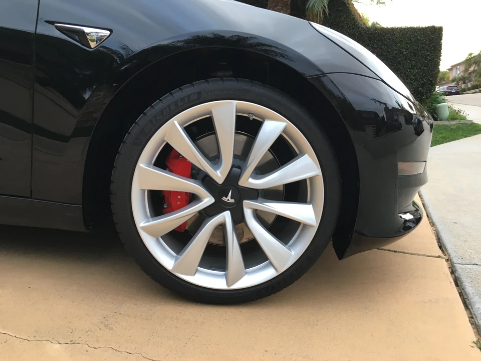 2019 Tesla Model 3 Performance - Image 19 of 31