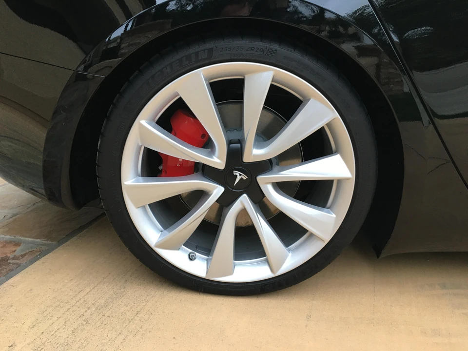 2019 Tesla Model 3 Performance - Image 18 of 31