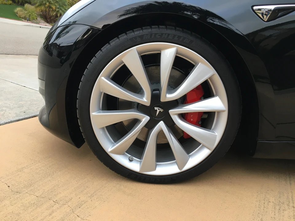 2019 Tesla Model 3 Performance - Image 16 of 31