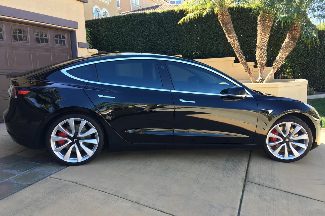 2019 Tesla Model 3 Performance - Image 3 of 31