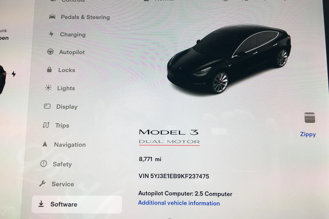 2019 Tesla Model 3 Performance - Image 23 of 31