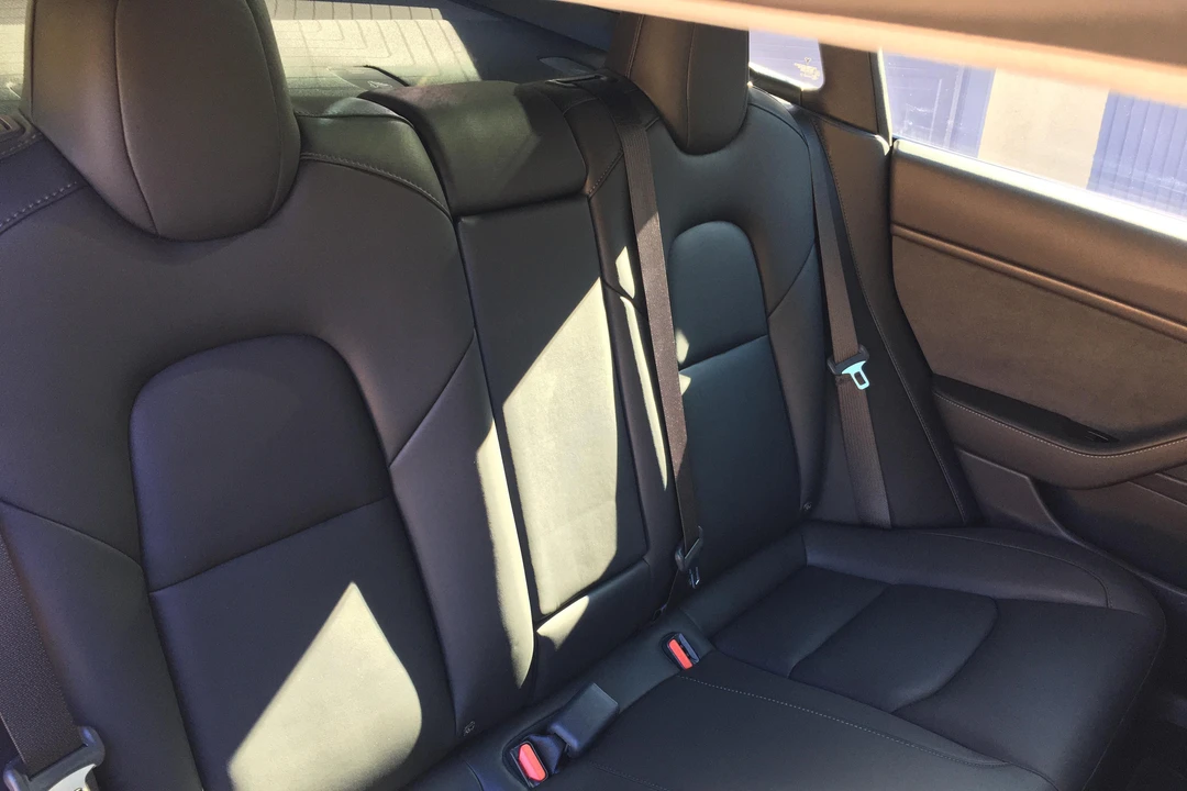 2019 Tesla Model 3 Performance - Image 22 of 31