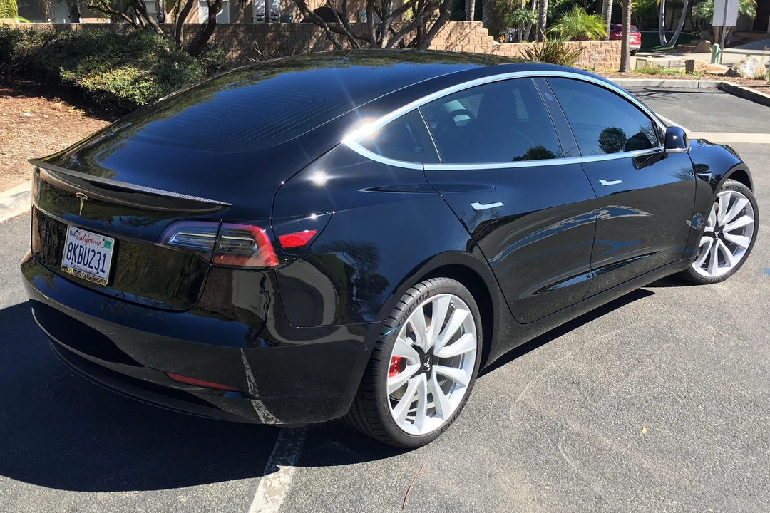 2019 Tesla Model 3 Performance - Image 4 of 31