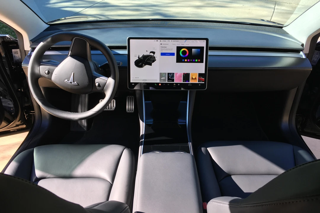 2019 Tesla Model 3 Performance - Image 20 of 31