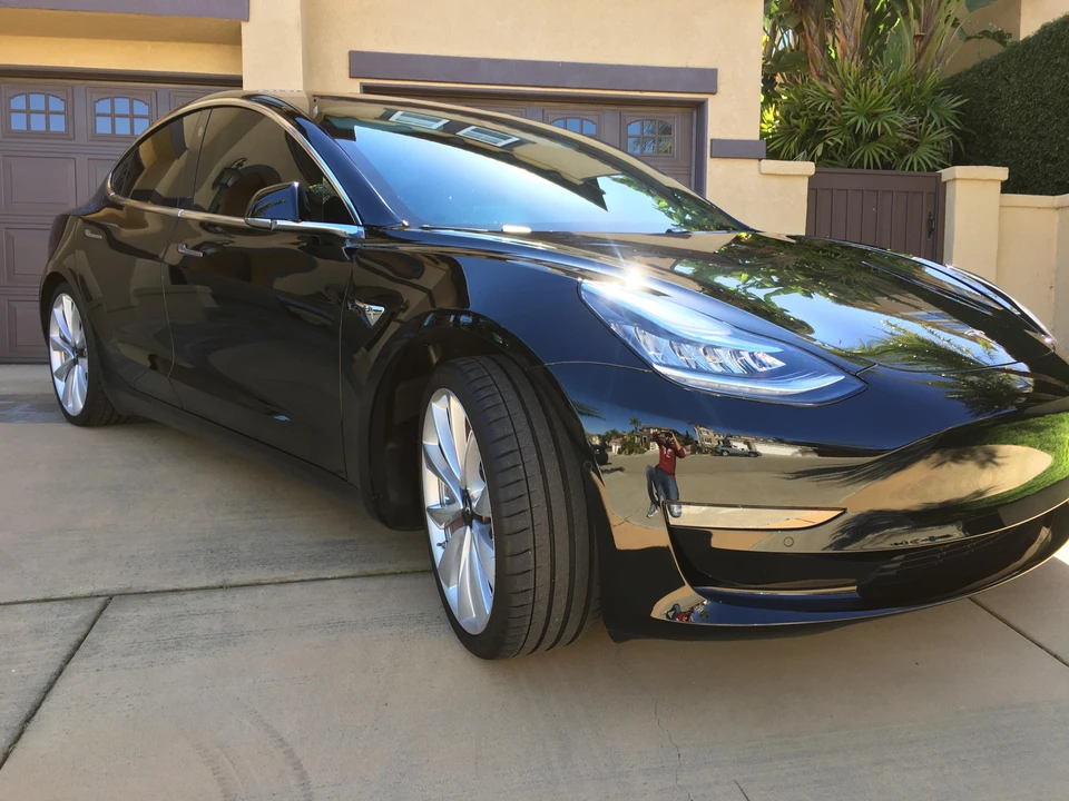 2019 Tesla Model 3 Performance - Image 11 of 31