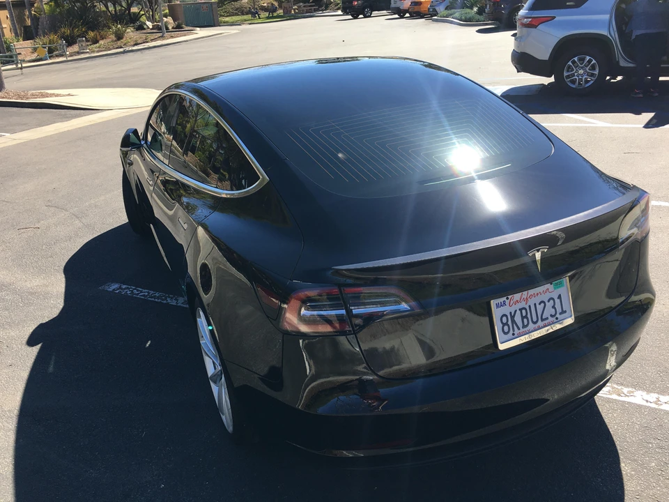 2019 Tesla Model 3 Performance - Image 8 of 31