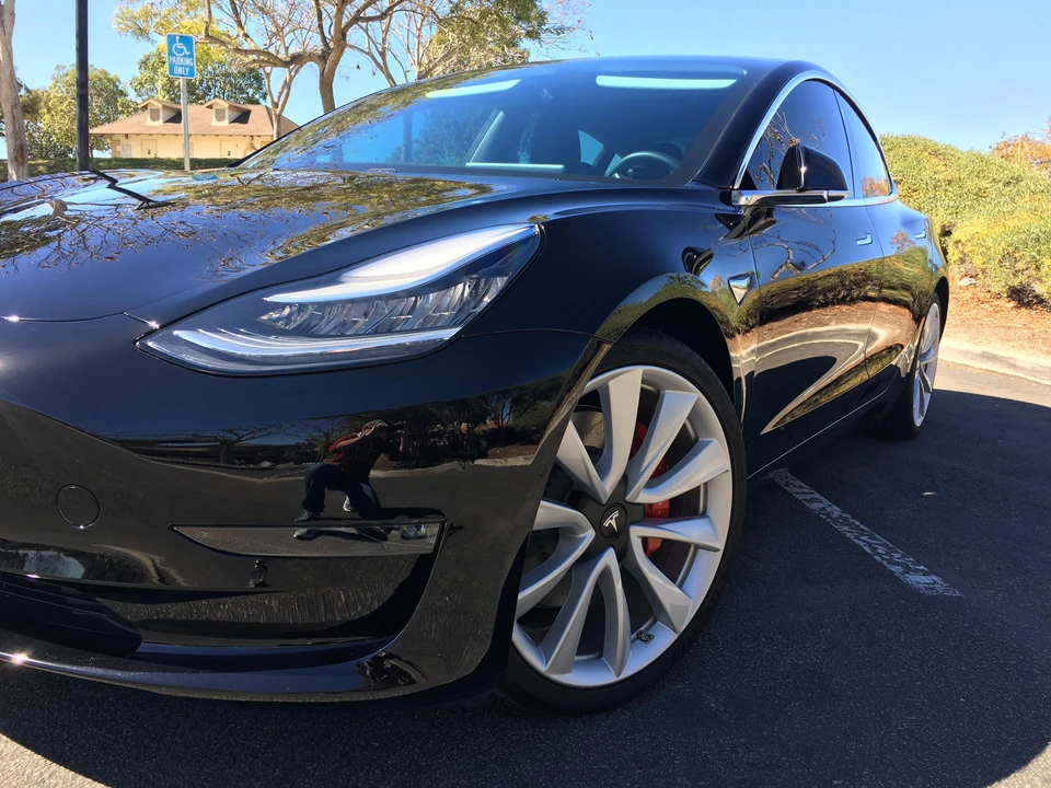 2019 Tesla Model 3 Performance - Image 12 of 31