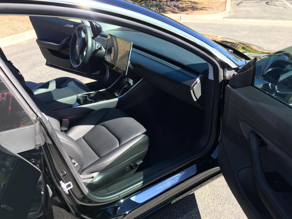 2019 Tesla Model 3 Performance - Image 29 of 31