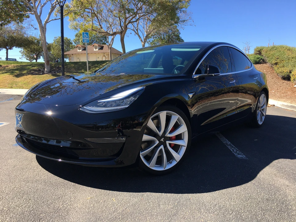 2019 Tesla Model 3 Performance - Image 6 of 31