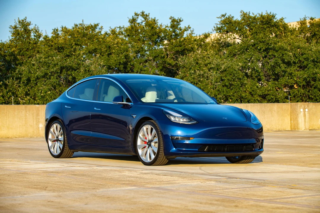 2019 Tesla Model 3 Performance - Image 14 of 31