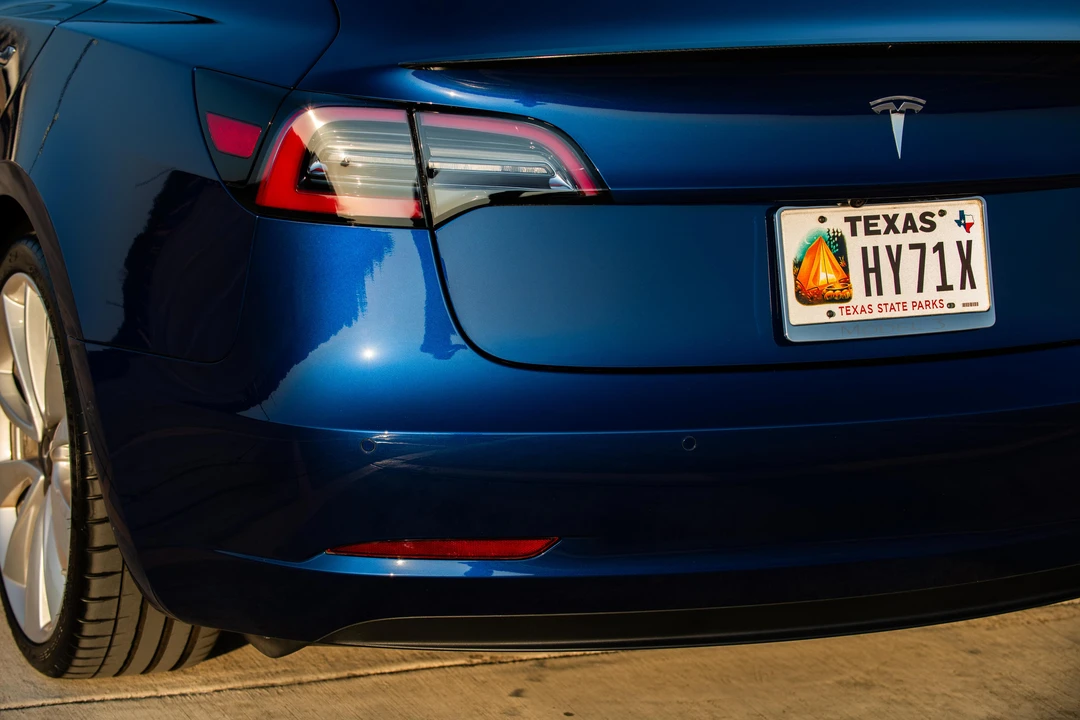 2019 Tesla Model 3 Performance - Image 22 of 31