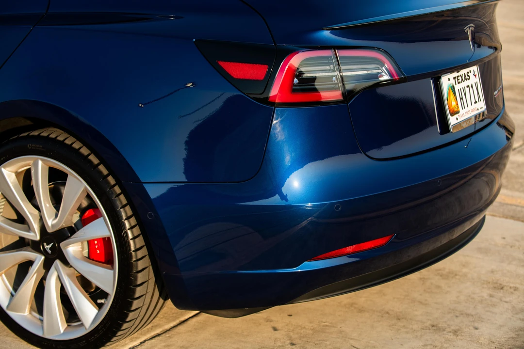 2019 Tesla Model 3 Performance - Image 21 of 31