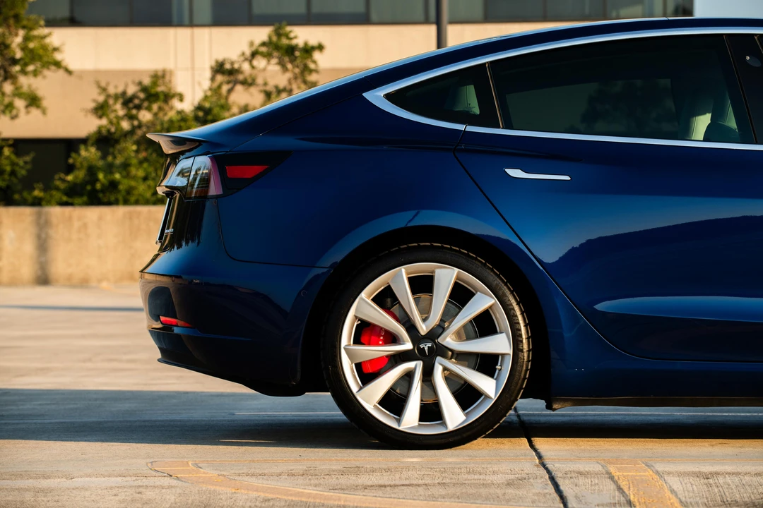 2019 Tesla Model 3 Performance - Image 25 of 31