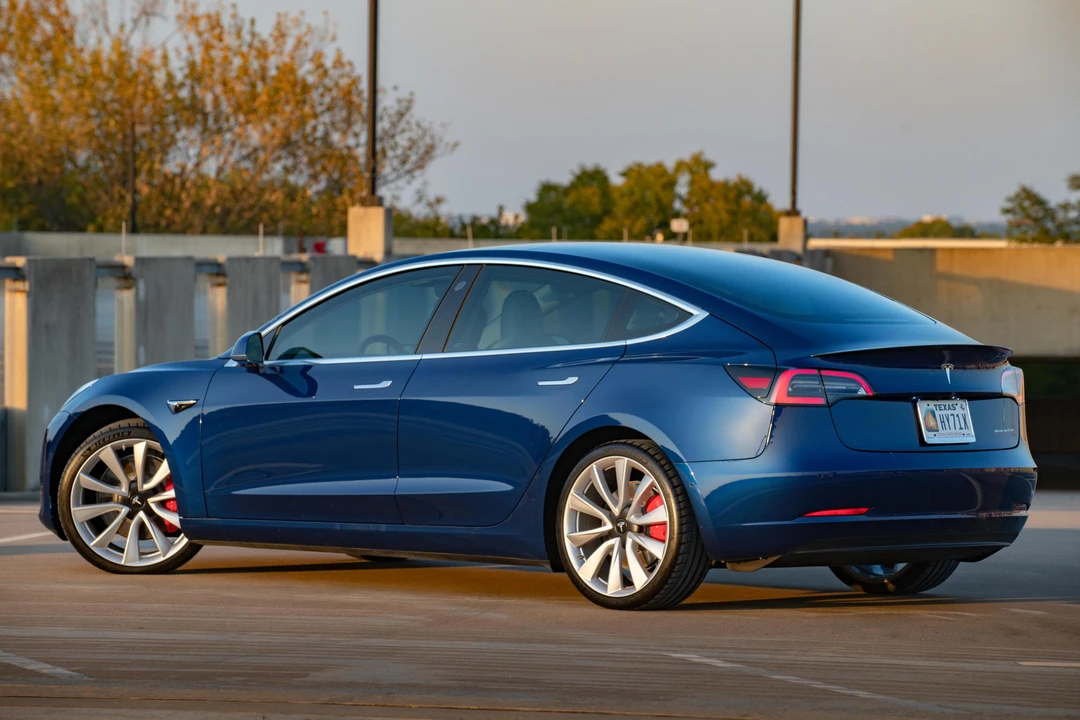 2019 Tesla Model 3 Performance - Image 4 of 31