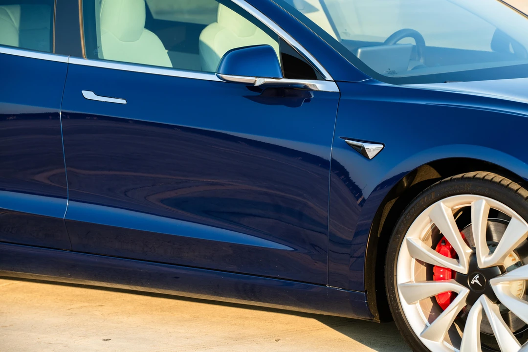 2019 Tesla Model 3 Performance - Image 27 of 31