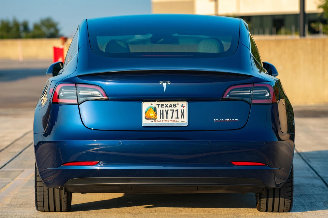 2019 Tesla Model 3 Performance - Image 5 of 31