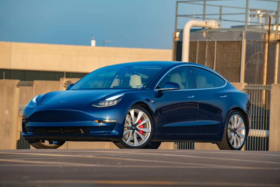 2019 Tesla Model 3 Performance - Image 7 of 31