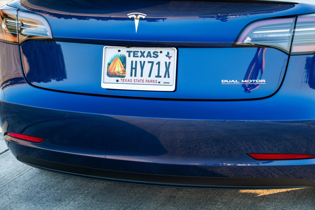 2019 Tesla Model 3 Performance - Image 23 of 31