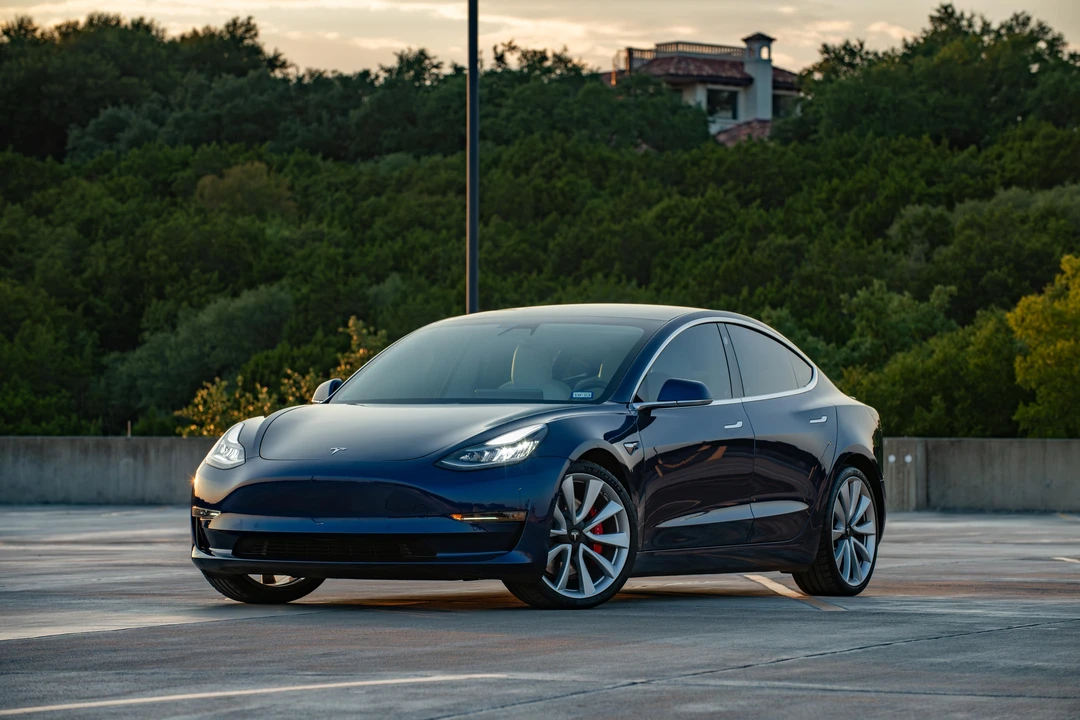 2019 Tesla Model 3 Performance - Image 6 of 31