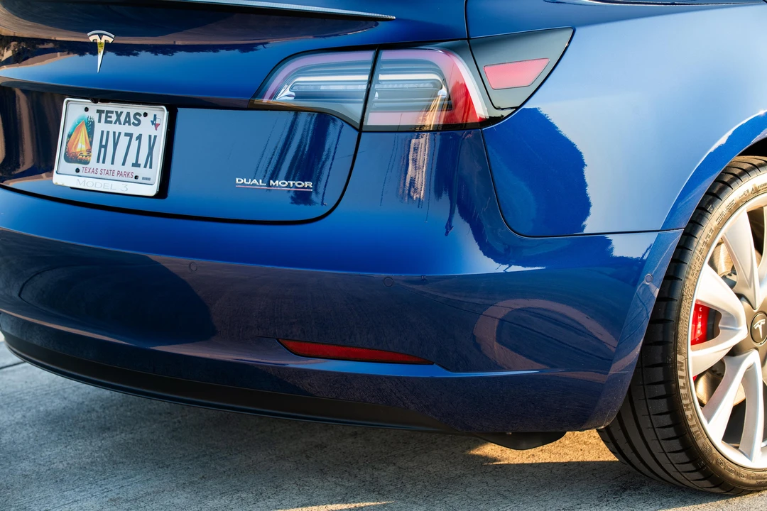 2019 Tesla Model 3 Performance - Image 24 of 31