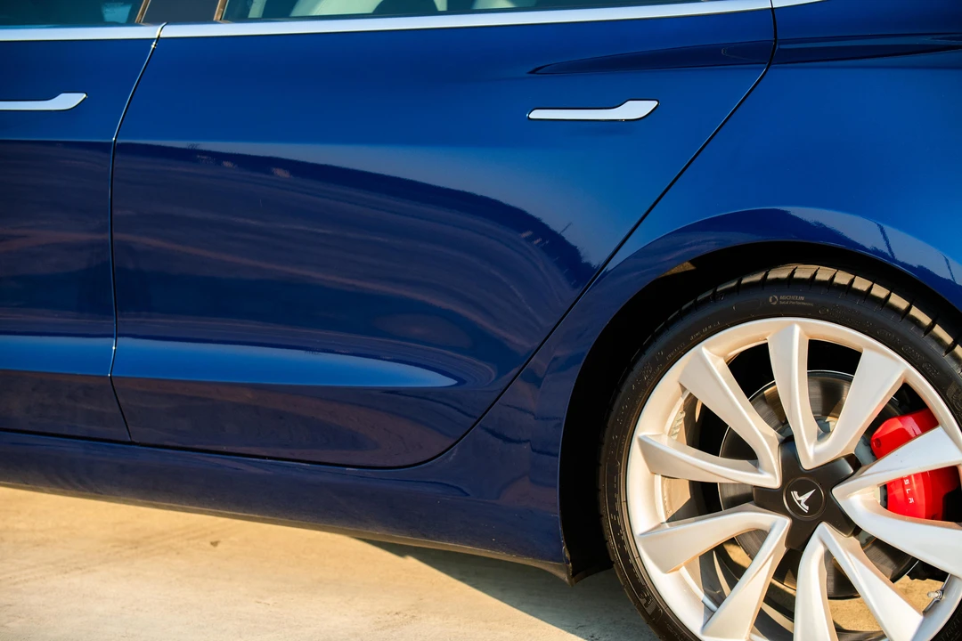 2019 Tesla Model 3 Performance - Image 18 of 31