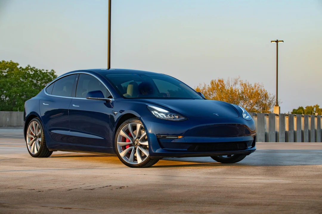 2019 Tesla Model 3 Performance - Image 15 of 31
