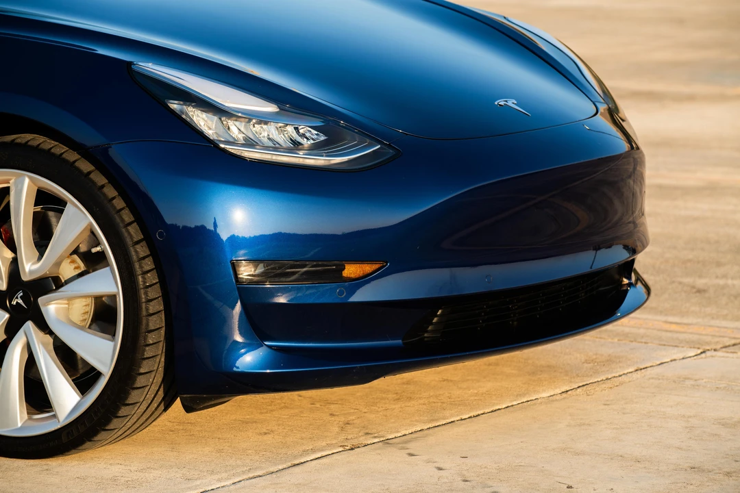 2019 Tesla Model 3 Performance - Image 29 of 31