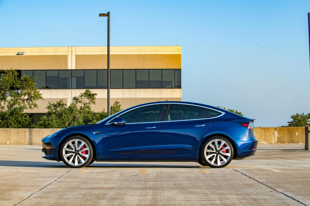 2019 Tesla Model 3 Performance - Image 8 of 31