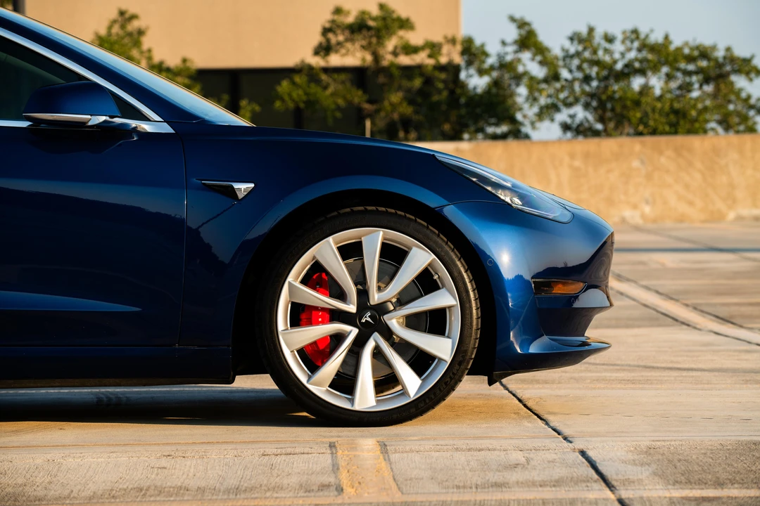 2019 Tesla Model 3 Performance - Image 28 of 31