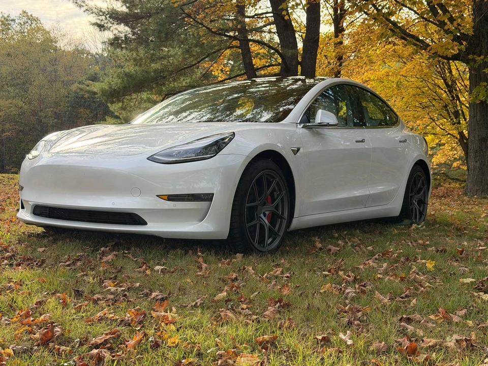 2019 Tesla Model 3 Performance - Image 8 of 31