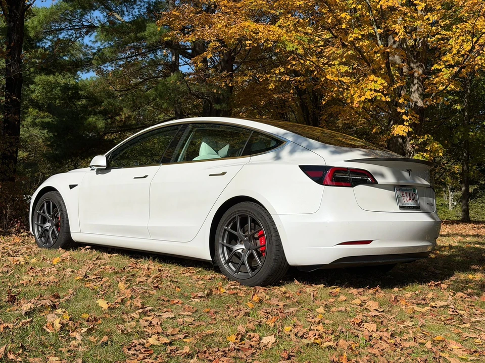 2019 Tesla Model 3 Performance - Image 12 of 31